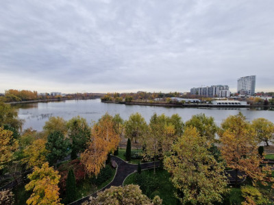 De Vanzare! Penthouse cu vedere panoramica catre lac in Laguna Residence