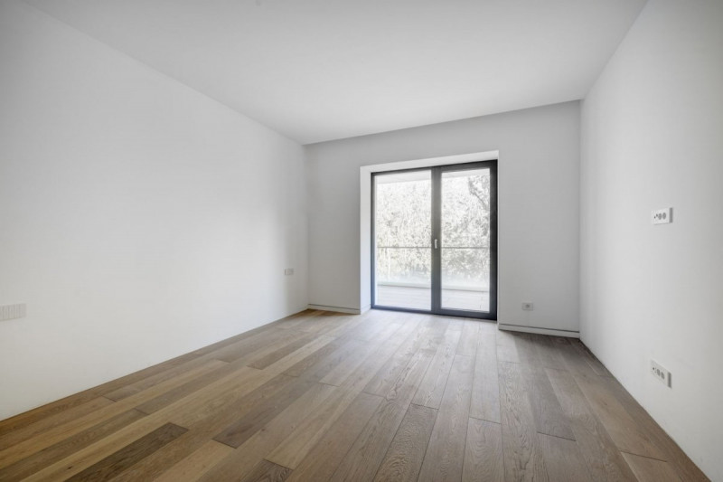 Apartament 4 camere, 349 mp total utili, grădină 231 mp – la liziera pădurii