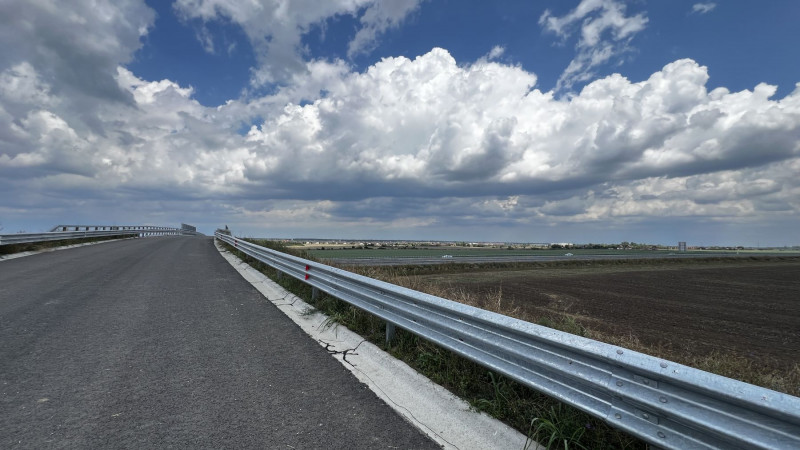 Autostrada A0 teren 14 HA 3 fronturi 450m x 350m 