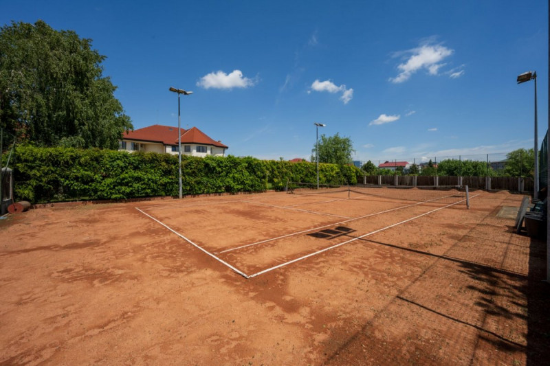 Vila spectaculoasa, 1357 mp, teren 3718 mp, gradina, piscina, teren tenis, garaj