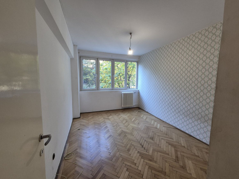 Apartament pe Bulevardul Basarabia, aproape de Parcul Național 