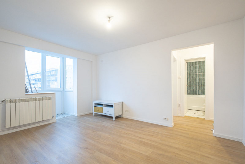 Apartament renovat complet Romancierilor