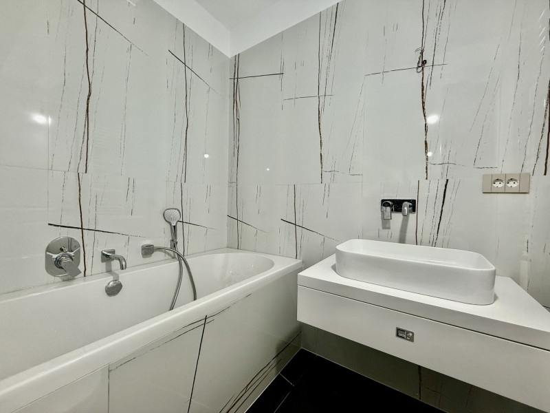 Unirii, apartament cu priveliste catre Sud-Vest, gata de mutat