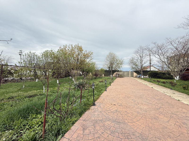 Fundulea, la 300m de acces A2,  casa P+M locuibila, gradina superba !