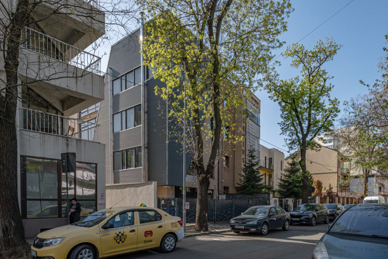 Cladire de birouri de vanzare – investitie solida, pozitionare excelenta