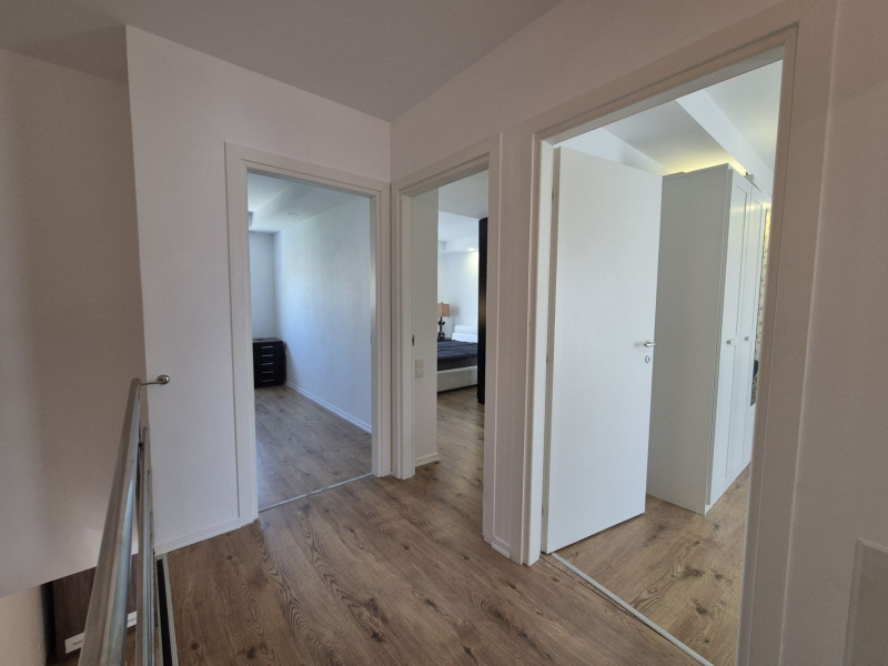Casa 4 camere de vanzare în Cosmopolis 
