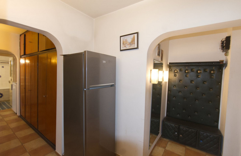 Apartament 3 camere de vânzare vedere spate – Bulevardul Tei | necesita renovare