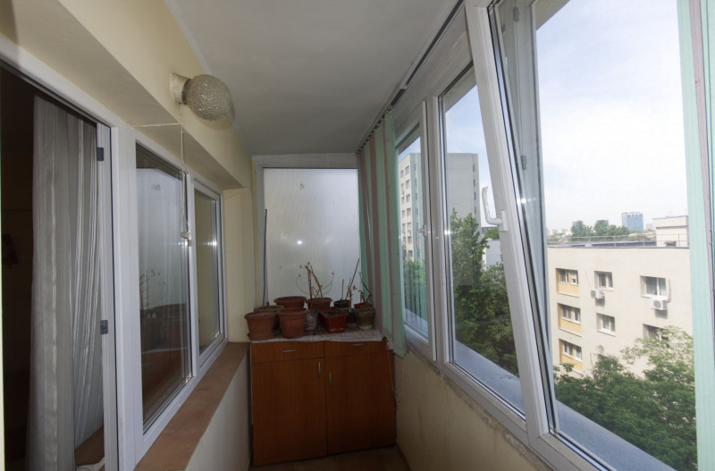Apartament 3 camere de vânzare vedere spate – Bulevardul Tei | necesita renovare