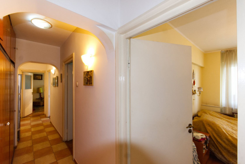 Apartament 3 camere de vânzare vedere spate – Bulevardul Tei | necesita renovare