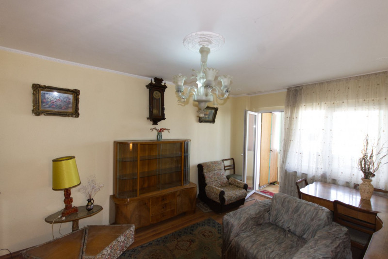Apartament 3 camere de vânzare vedere spate – Bulevardul Tei | necesita renovare