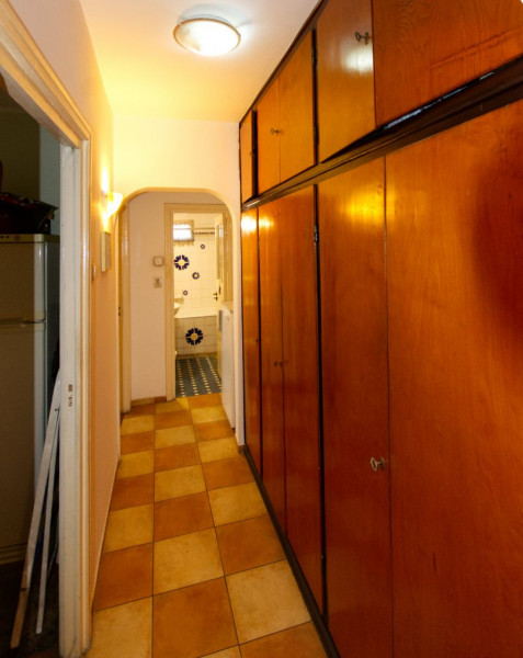 Apartament 3 camere de vânzare vedere spate – Bulevardul Tei | necesita renovare