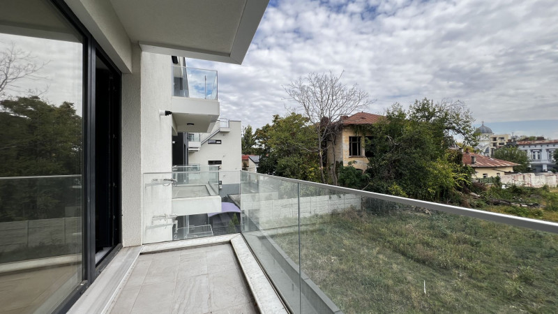 Unirii, apartament cu terasa spre SUD, gata de mutat