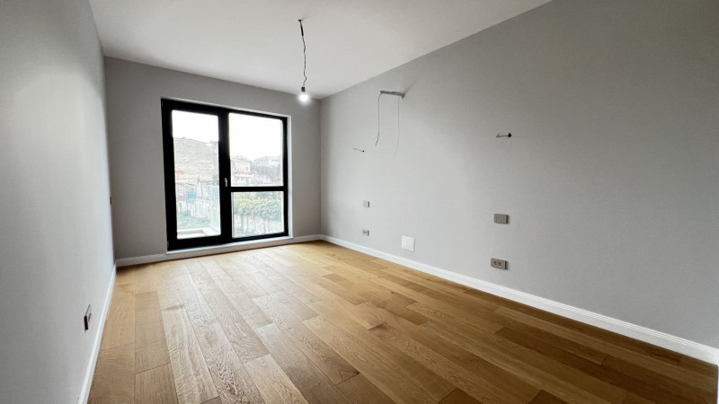 Unirii, apartament cu terasa spre SUD, gata de mutat