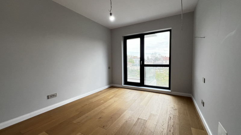 Unirii, apartament cu terasa spre SUD, gata de mutat