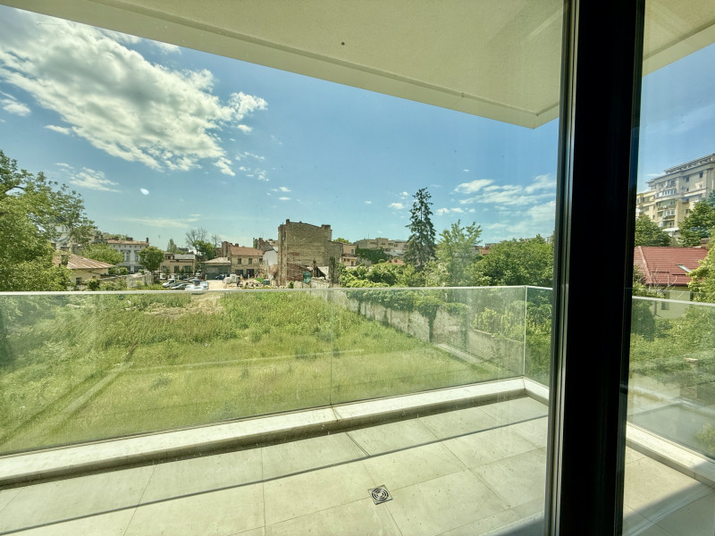 Unirii, apartament cu terasa spre SUD, gata de mutat