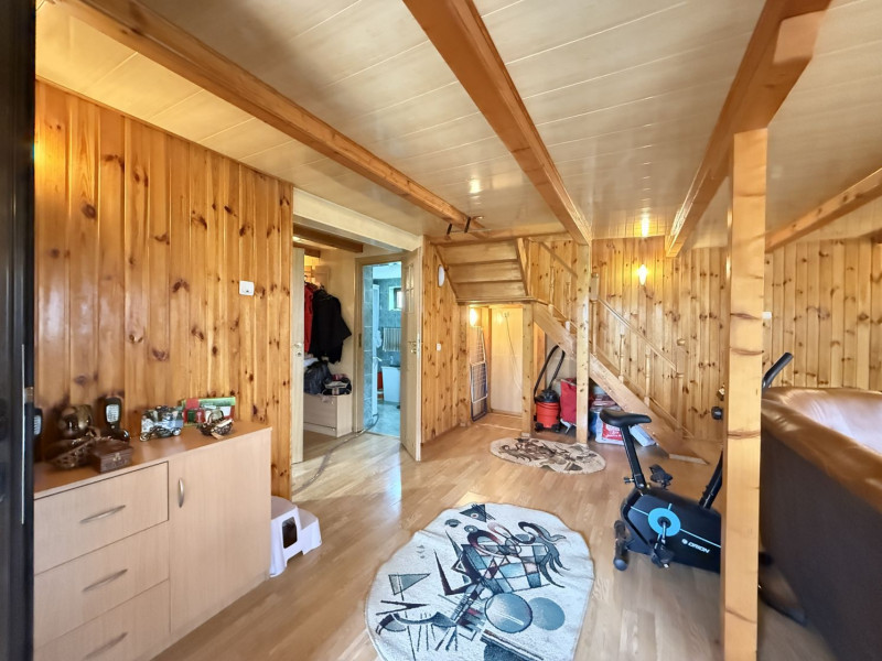 Fundulea, la 300m de acces A2,  casa P+M locuibila, gradina superba !