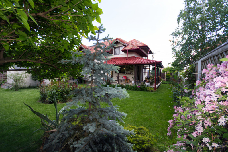 Tunari vila ideală pentru familie, cu curte mare , parcare si barbeque 
