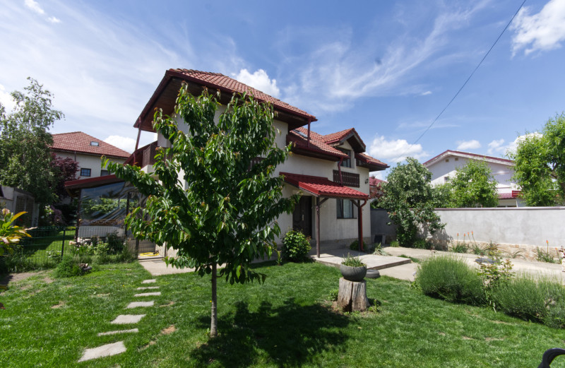 Tunari vila ideală pentru familie, cu curte mare , parcare si barbeque 