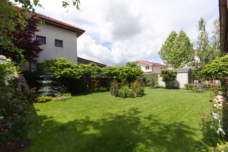 Tunari vila ideală pentru familie, cu curte mare , parcare si barbeque 