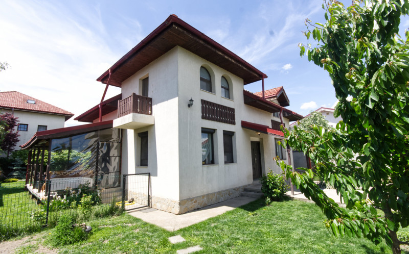 Tunari vila ideală pentru familie, cu curte mare , parcare si barbeque 