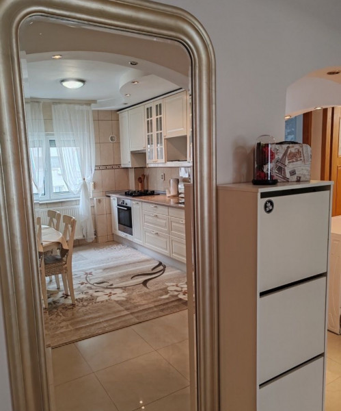 Închiriere apartament de 3 camere zona Unirii
