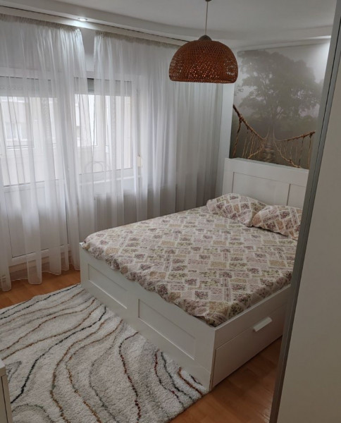 Închiriere apartament de 3 camere zona Unirii