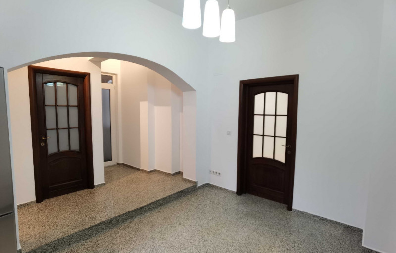 Vânzare apartament de 3 camere Vilă Cotroceni