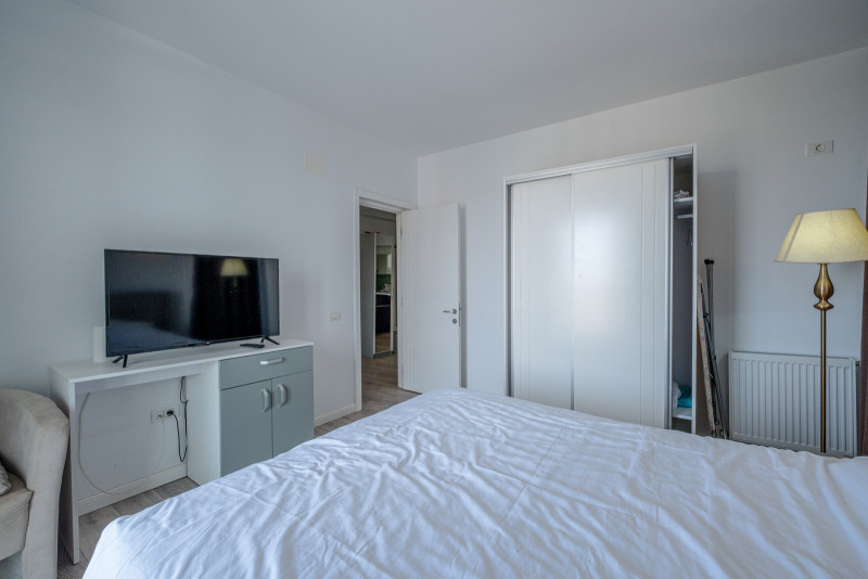 Apartament cu vedere dubla – mare si lac – in inima statiunii Mamaia
