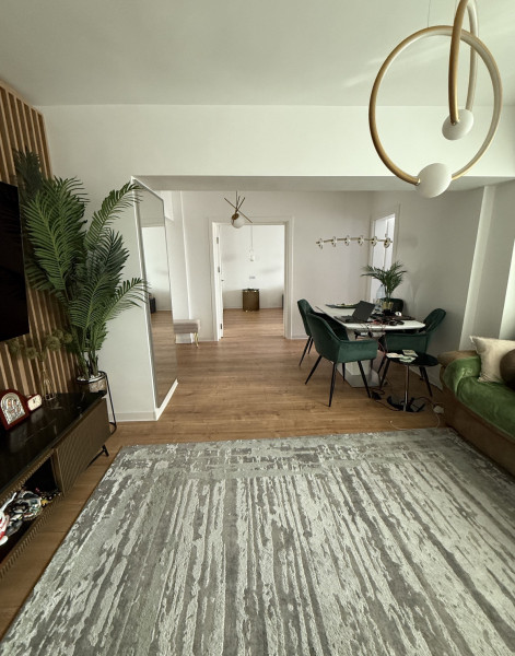 Vânzare apartament de 3 camere Bulevardul Unirii