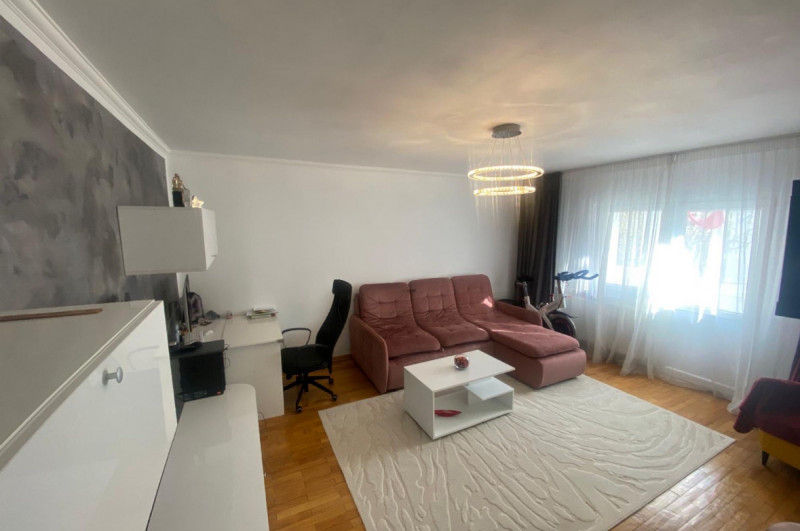 Vânzare apartament de 3 camere 13 Septembrie 