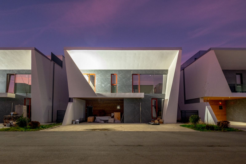 Vila cu design modern si piscina pe acoperis!