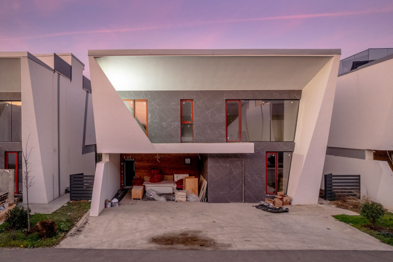 Vila cu design modern si piscina pe acoperis!
