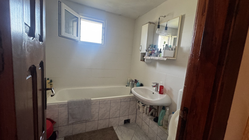 Vânzare apartament de 3 camere Gorjului