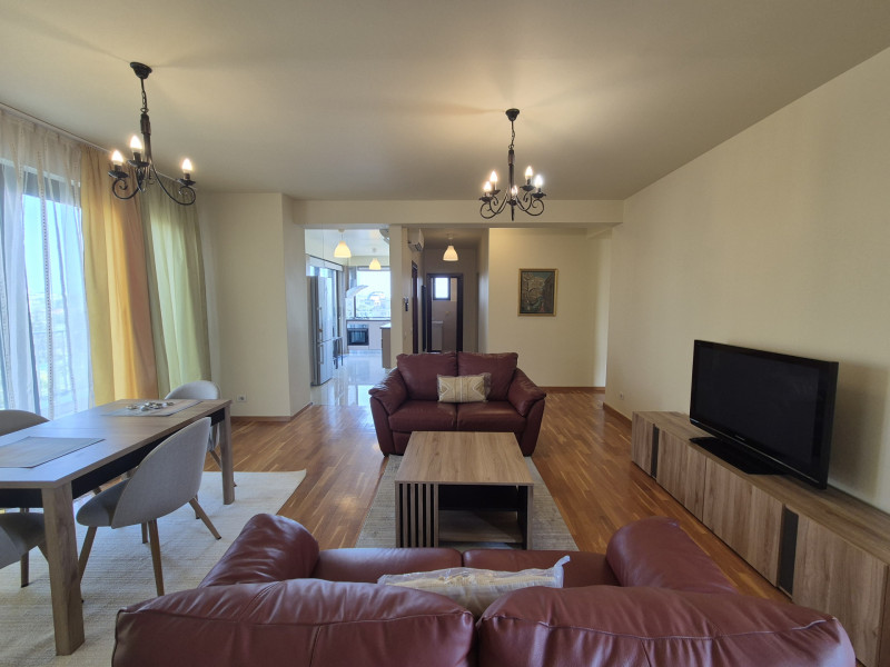 Un penthouse pe doua niveluri – spațiu, lumina și liniște