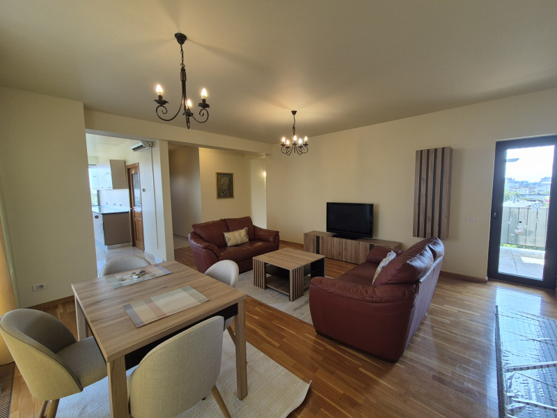 Un penthouse pe doua niveluri – spațiu, lumina și liniște
