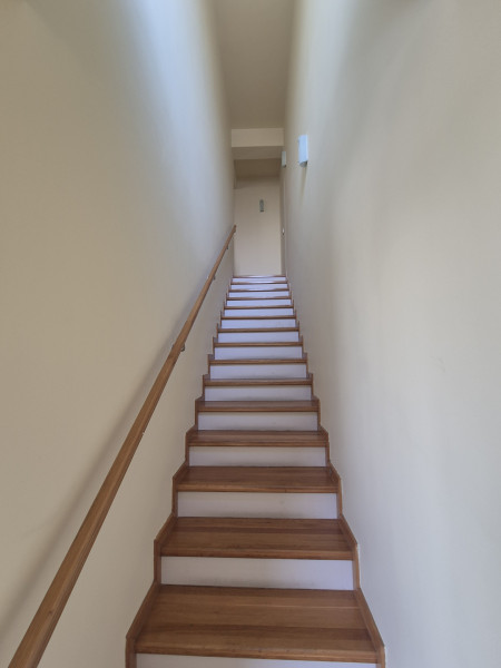 Un penthouse pe doua niveluri – spațiu, lumina și liniște
