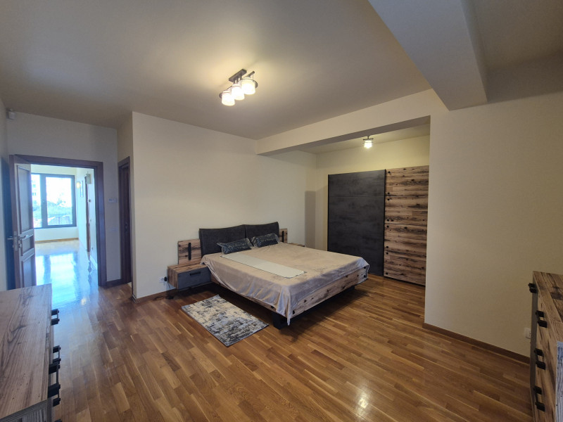 Un penthouse pe doua niveluri – spațiu, lumina și liniște
