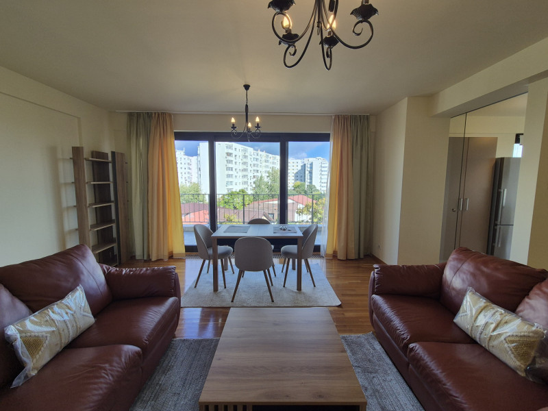 Stefan cel Mare penthouse pe doua niveluri, 3 camere 