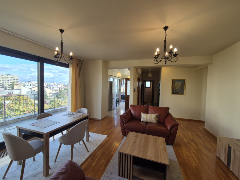 Stefan cel Mare penthouse pe doua niveluri, 3 camere 