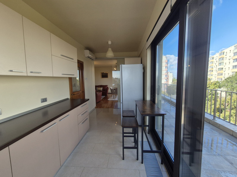 Stefan cel Mare penthouse pe doua niveluri, 3 camere 