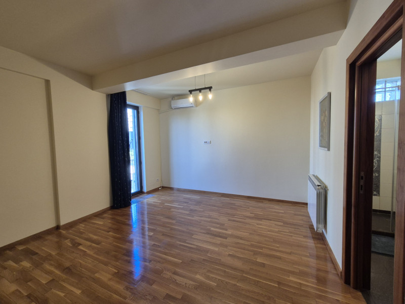 Stefan cel Mare penthouse pe doua niveluri, 3 camere 