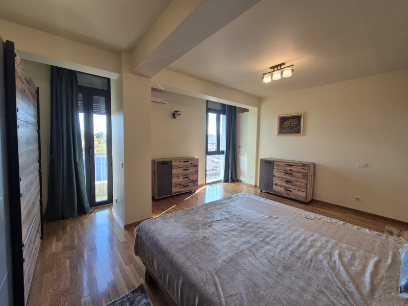 Stefan cel Mare penthouse pe doua niveluri, 3 camere 