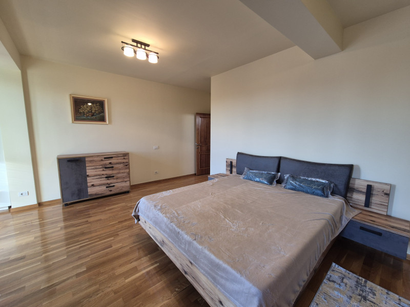 Stefan cel Mare penthouse pe doua niveluri, 3 camere 