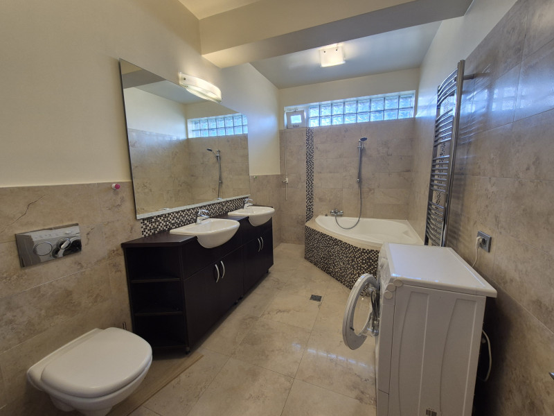Stefan cel Mare penthouse pe doua niveluri, 3 camere 