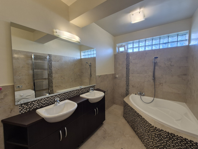 Stefan cel Mare penthouse pe doua niveluri, 3 camere 