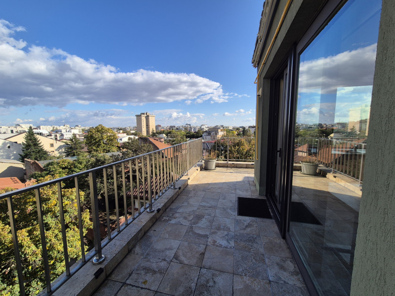 Stefan cel Mare penthouse pe doua niveluri, 3 camere 