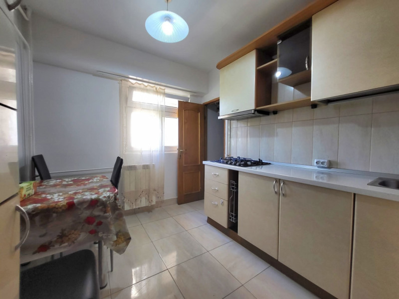 Închiriere apartament de 3 camere Timpuri Noi