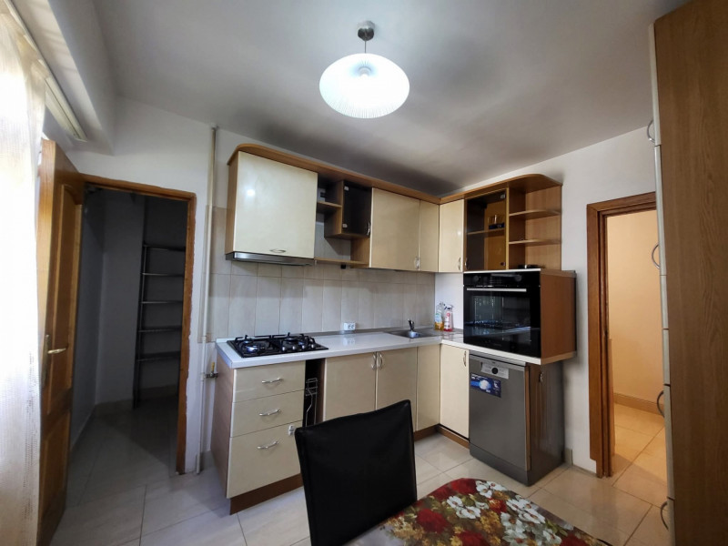 Închiriere apartament de 3 camere Timpuri Noi