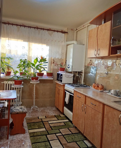 Vânzare apartament de 4 camere Apărătorii Patriei - Spitalul Bagdasar 