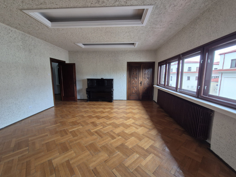 Primaverii inchiriere apartament 4 camere in vila